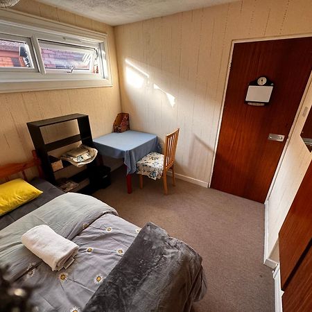 Double Room Best Location Near Shopping Center & Free Parking Coventry Kültér fotó